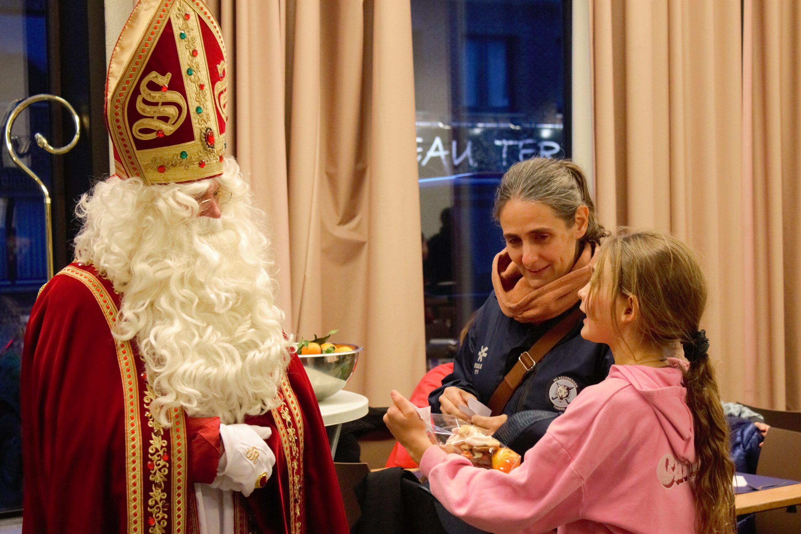 Sinterklaas op bezoek bij de club